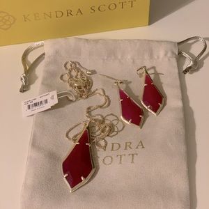 KENDRA SCOTT Gold Olivia Maroon Jade Long Necklace and Earrings Set